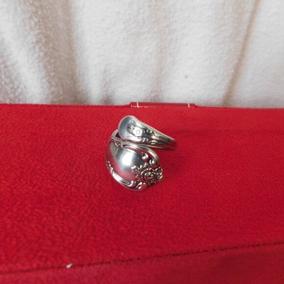 Ladies Silver Ring -  "Royal" marked - Picture 5 of 5
